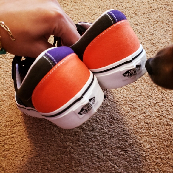 Van's - Picture 3 of 3